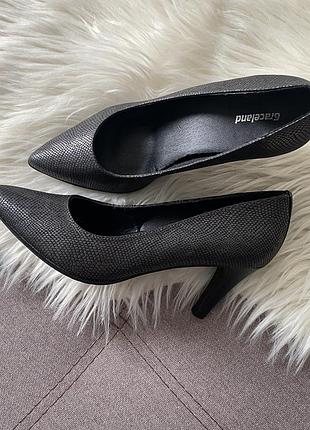 Туфлі жіночі