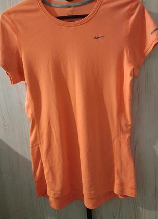 Жіноча футболка nike dri-fit