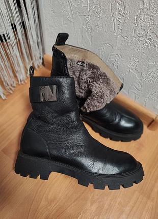 Стильные теплые кожаные ботинки