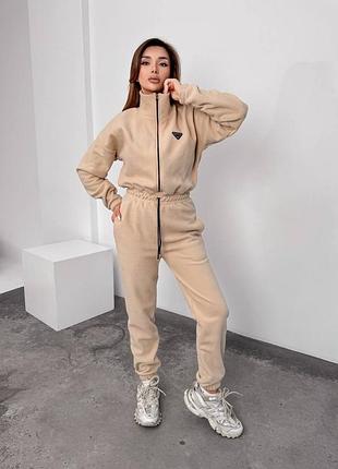 Жіночий комбінезон теплий флісовий на блискавці без капюшону беж, білий