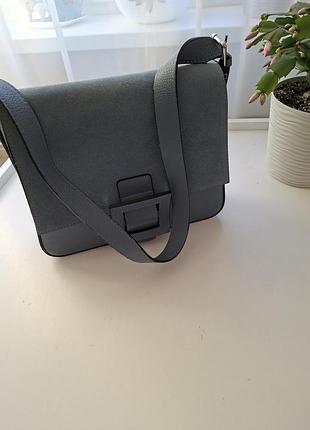 Сумка кожаная, идеальное состояние, вид новой, средний размер, супер качество, добротная