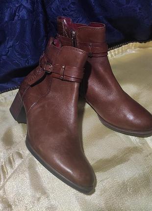 Жіночі шкіряні черевики tamaris