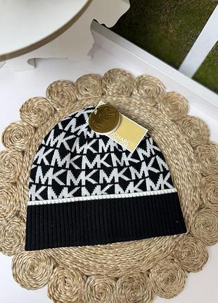 Жіноча шапка