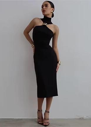 Стильна міді сукня силуетна з золотою фурнітурою