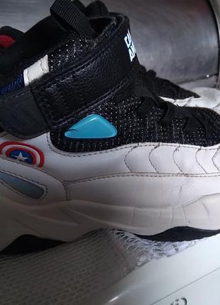 Подростковые кроссовки marvel