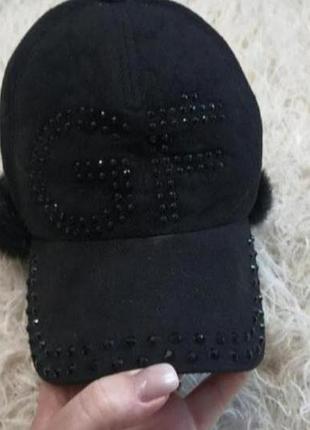 Зимняя шапка бейсболка с камнями