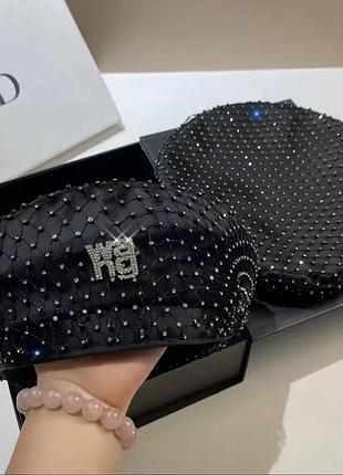 Чорний берет камні стрази