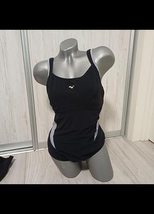 Купальник сдельный для бассейна arena,размер m-l