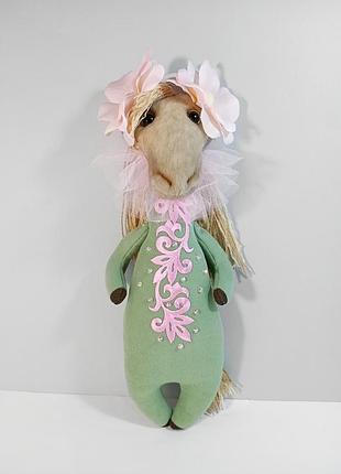 Конячка квіточка новорічна авторська іграшка під ялинку ручної роботи символ року 2026 кінь новорічний декор рожеві квіти конячки лошадка коник