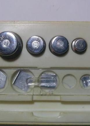 Комплект гирек для весов.