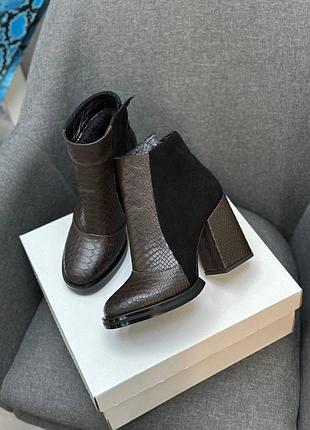 Жіночі черевики на зручних підборах із натуральної шкіри шоколад 9001