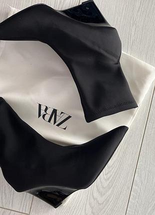 Эластичные черные ботильоны на танкетке zara