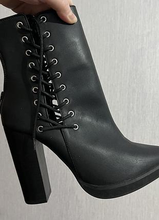 Чобітки на зручному каблуку