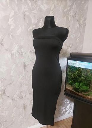 Женское платье платье с разрезом со стороны