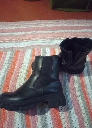 Ботинки зимние,40 размер,нюанс