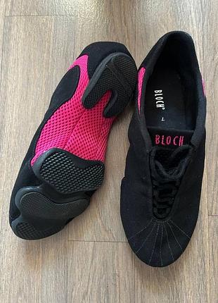 Танцювальні кросівки. розмір 37. нові.