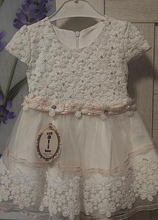 Платье праздничное на девочку в возрасте 2-3-4 лет. состояние-новая. производитель туречки.
