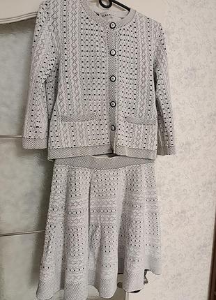 Костюм дівчачий з спідницею