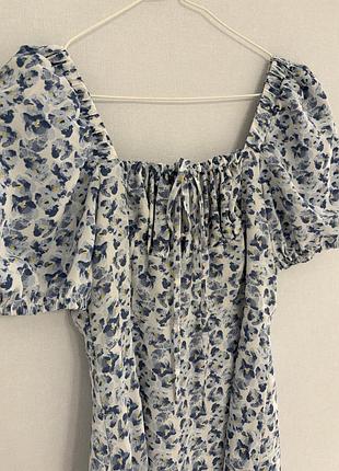 Літня сукня з розрізом