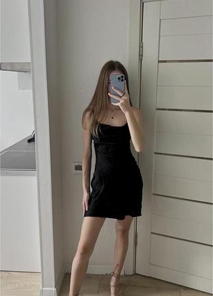 Чорна коктельна сукенка міні