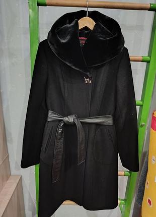 Классическое зимнее пальто из шерсти