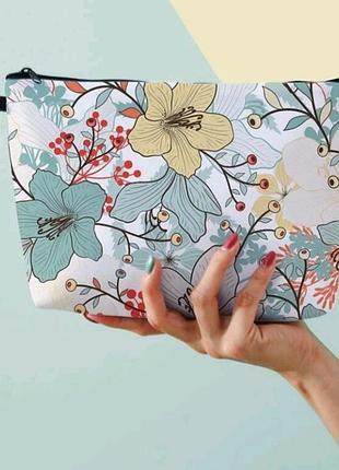 Косметичка с цветочным принтом