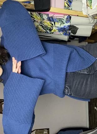 Светр з широкими рукавами