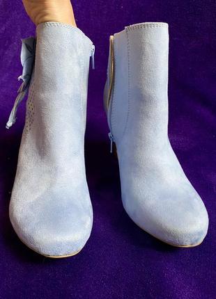 Новые  голубые ботиночки под замш