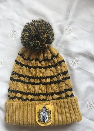В‘язана брендова шапочка с помпоном та емблемою гарри поттер оригінал