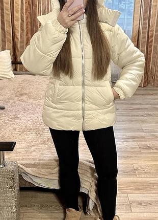 Модний жіночий білий пуховик