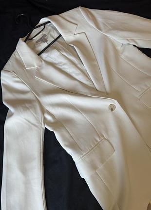 Білий піджак