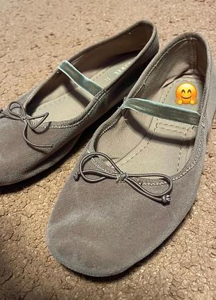 Чешки на дівчинку