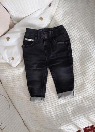 Джинсы на малыша 6-9 месяцев