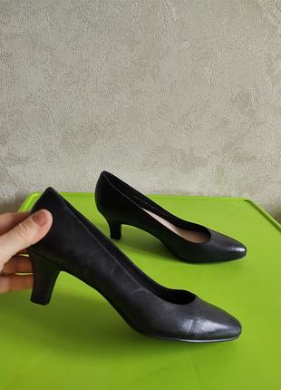 Кожаные брендовые женские туфли лодочки лодочки на невысоких каблуках черные офисные туфли от бренда 5th avenue 37 размер