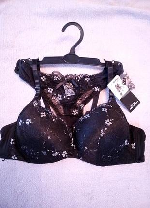 Комплект нижнего белья.