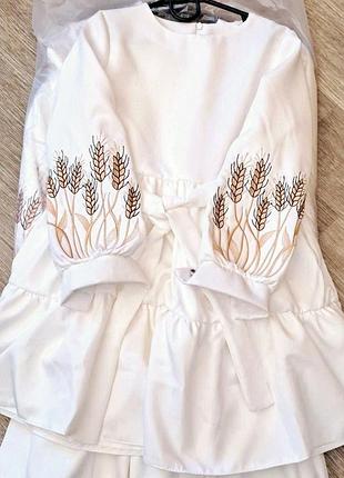 Красивое нарядное платье с вышивкой колоски