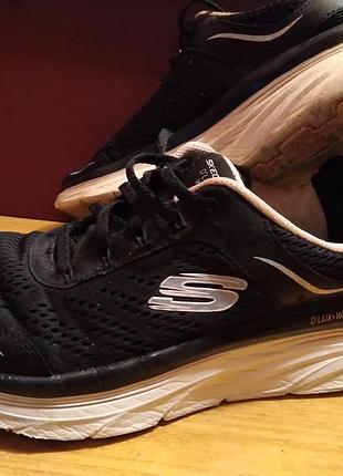Женские кроссовки skechers