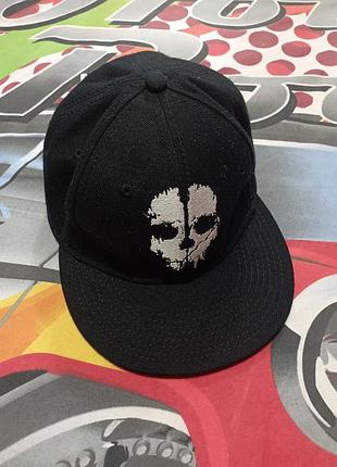 Бейсболка с логотипом ghost из игры call of duty.