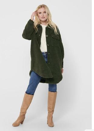Стильна з кишенями шубка-сорочка оверсайз