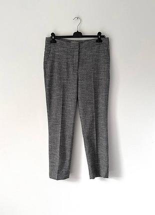 Брюки брюки в мелкую гусиную лапку.