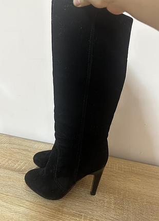 Високі чоботи на каблуку