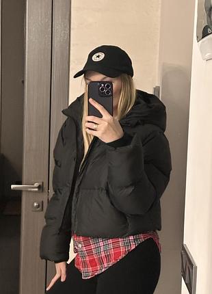 Пуховик zara чорний вкорочений