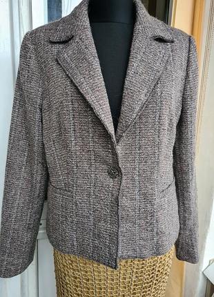 Короткий жакет из шерсти
