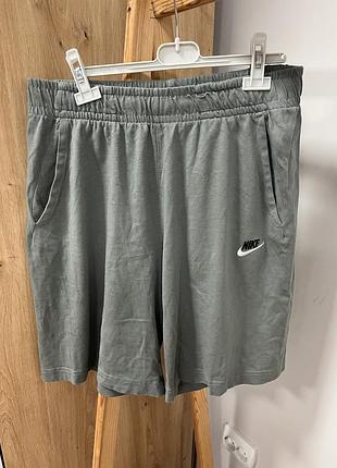 Чоловічі спортивні шорти nike m сірі шорти найк