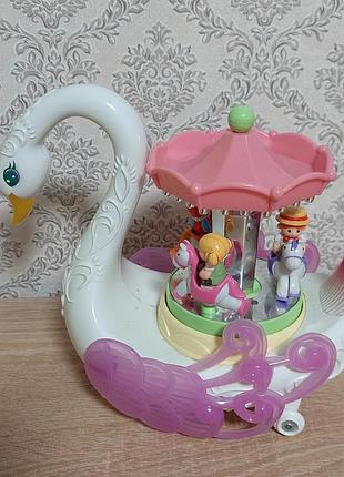 Музыкальная карусель в виде лебедя 2