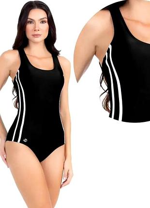Идеальный спортивный слитный купальник для бассейна на стройную красавицу