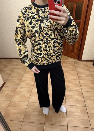 Світшот з яскравим принтом