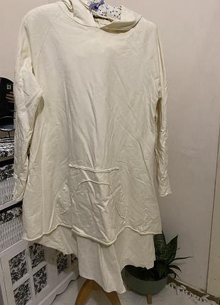 Бежева туніка спортивного стилю з капюшоном