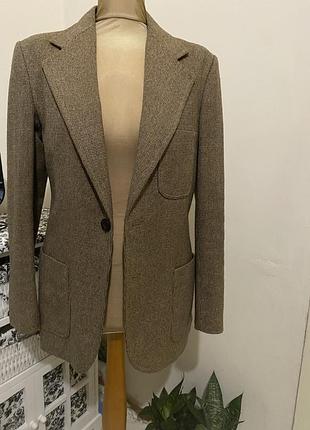 Коричневий ретро піджак класичного крою