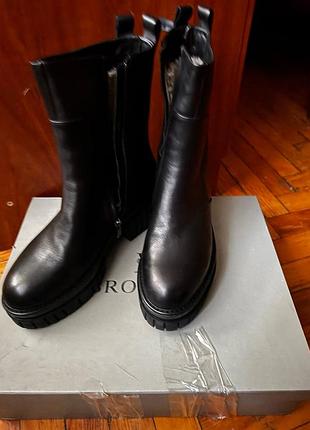 Шкіряні чоботи 39 розмір